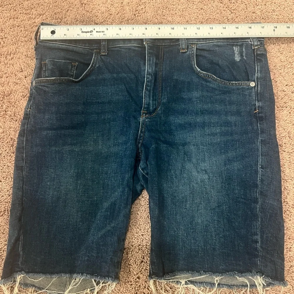 32 Anthropologie pilcro high rise slim jean shorts dark denim raw edge Bermudas - Picture 9 of 11